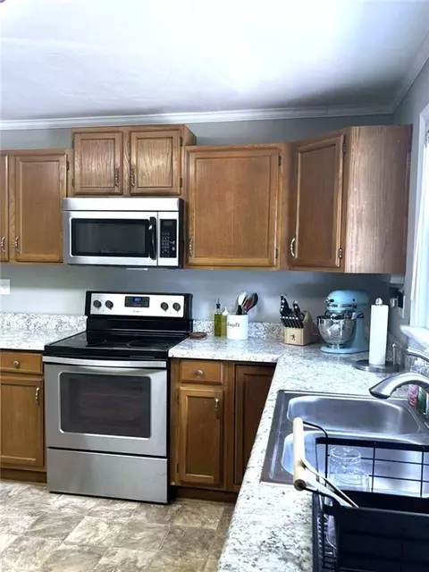 Kitchen - 109 Baugh St, Commerce, GA 30529 photo 2 of 5