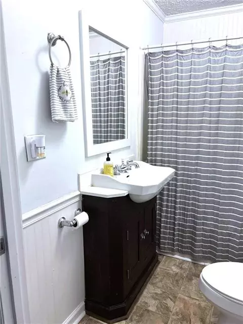 Bath - 109 Baugh St, Commerce, GA 30529 photo 1 of 3