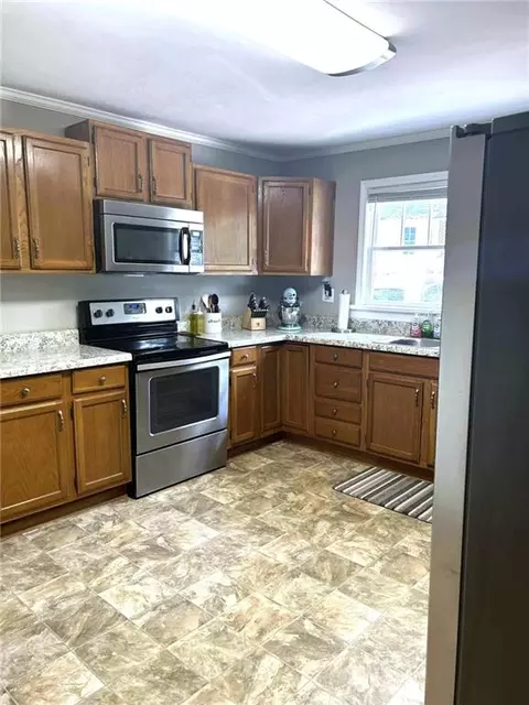 Kitchen - 109 Baugh St, Commerce, GA 30529 photo 4 of 5