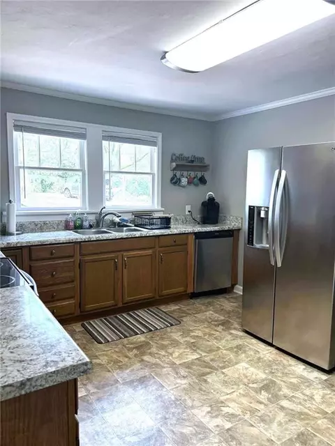 Kitchen - 109 Baugh St, Commerce, GA 30529 photo 5 of 5