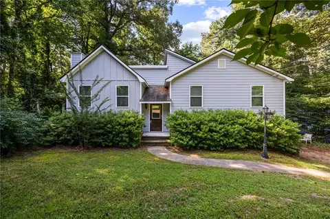 5825 Stonehaven Dr NW, Kennesaw, GA 30152
