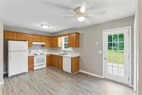 Kitchen - 22 Jennifer Ln, Rydal, GA 30171 photo 1 of 4