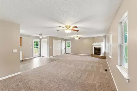 Living - 22 Jennifer Ln, Rydal, GA 30171 photo 2 of 9