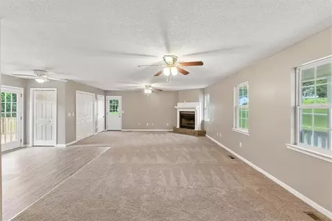 Living - 22 Jennifer Ln, Rydal, GA 30171 photo 3 of 9