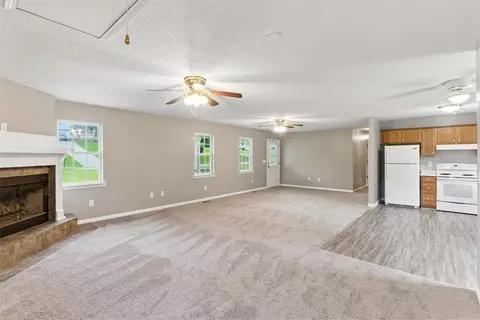 Living - 22 Jennifer Ln, Rydal, GA 30171 photo 8 of 9