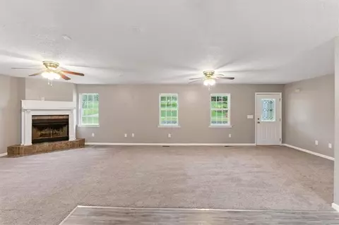 Living - 22 Jennifer Ln, Rydal, GA 30171 photo 5 of 9