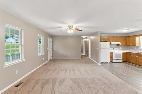 Living - 22 Jennifer Ln, Rydal, GA 30171 photo 9 of 9