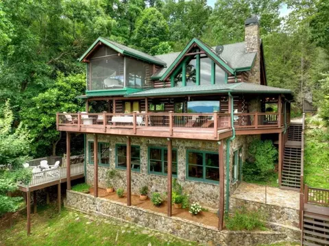 857 Lakeview Dr, Blue Ridge, GA 30513
