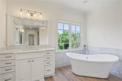 Bath - 13922 Tree Loft Rd, Milton, GA 30004 photo 7 of 8