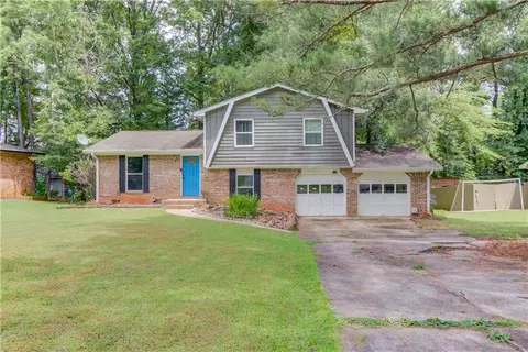 321 Amberwood Dr, Lawrenceville, GA 30044