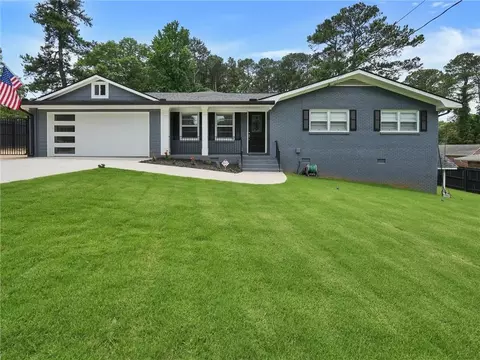 5521 Joeclay Dr, Stone Mountain, GA 30088