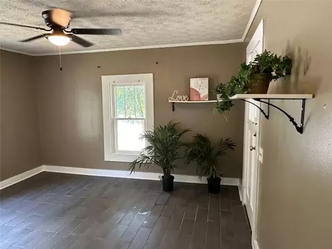 Living - 336 W Savannah St, Toccoa, GA 30577 photo 1 of 2