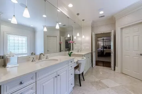 Bath - 3264 Lockett Trce, Duluth, GA 30097 photo 5 of 8