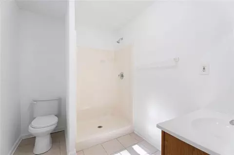 Bath - 214 Cedar Dr, Commerce, GA 30529 photo 3 of 3