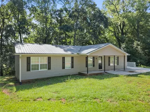 Exterior - 214 Cedar Dr, Commerce, GA 30529 photo 1 of 6