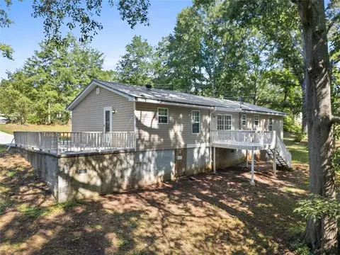 Exterior - 214 Cedar Dr, Commerce, GA 30529 photo 4 of 6