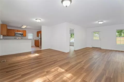 Living - 214 Cedar Dr, Commerce, GA 30529 photo 3 of 5
