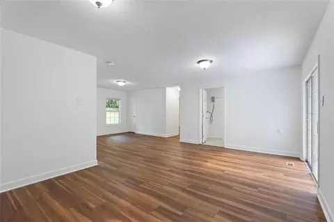 Living - 214 Cedar Dr, Commerce, GA 30529 photo 5 of 5