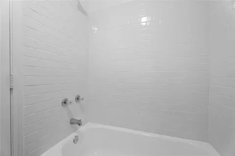 Bath - 214 Cedar Dr, Commerce, GA 30529 photo 1 of 3