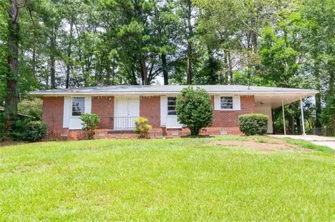 816 Needle Dr, Forest Park, GA 30297