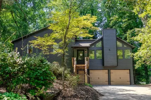 123 Williamsburg Ln, Woodstock, GA 30189