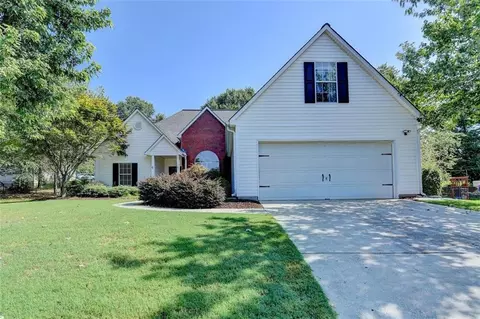 3880 Michaels Creek Ct, Loganville, GA 30052