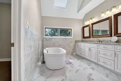 Bath - 2551 E Maddox Rd, Buford, GA 30519 photo 1 of 7