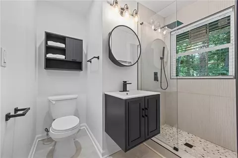 Bath - 1582 Pine Cir, Austell, GA 30168 photo 4 of 10