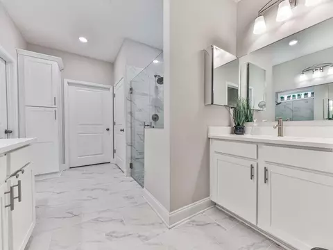 Bath - 831 Spruce Ave, Canton, GA 30114 photo 2 of 4