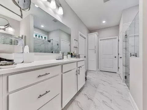Bath - 831 Spruce Ave, Canton, GA 30114 photo 3 of 4