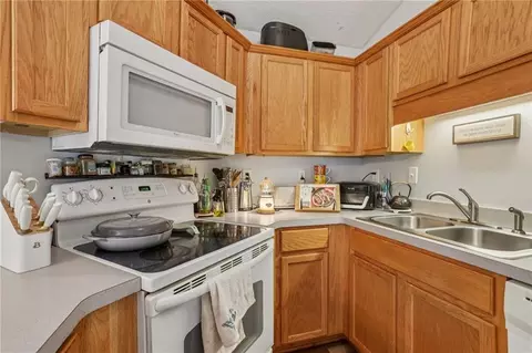 Kitchen - 154 Pebblebrook Way, Temple, GA 30179 photo 2 of 2