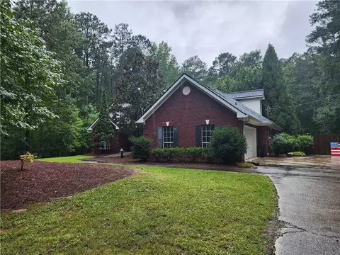 520 W Lake Dr, Oxford, GA 30054