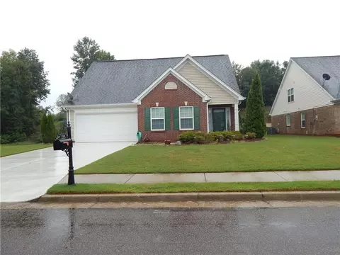 350 Lakeview Bend Cir, Jefferson, GA 30549