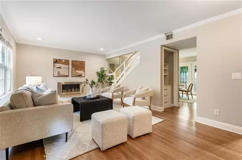 19 Arpege Way NW, Atlanta, GA 30327