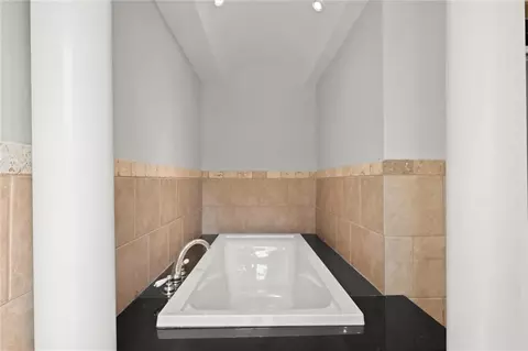 Bath - 208 Arbour Way, Suwanee, GA 30024 photo 5 of 6