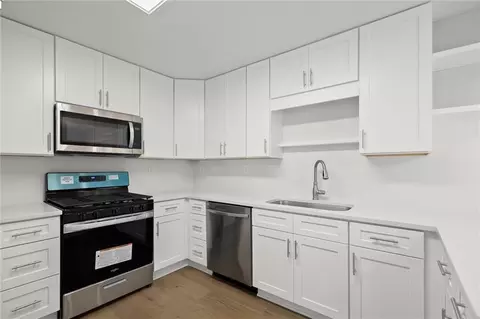 Kitchen - 208 Arbour Way, Suwanee, GA 30024 photo 2 of 3