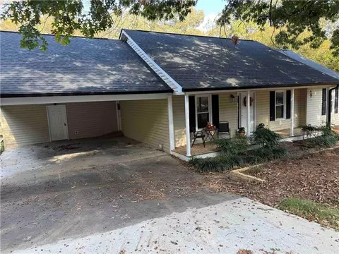 9 Woodberry Dr, Silver Creek, GA 30173
