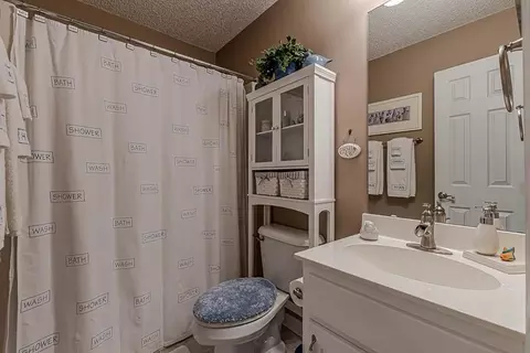Bath - 212 Rustico Ct, Mcdonough, GA 30253 photo 4 of 7