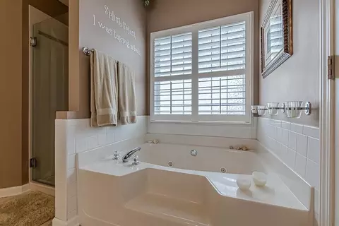 Bath - 212 Rustico Ct, Mcdonough, GA 30253 photo 3 of 7
