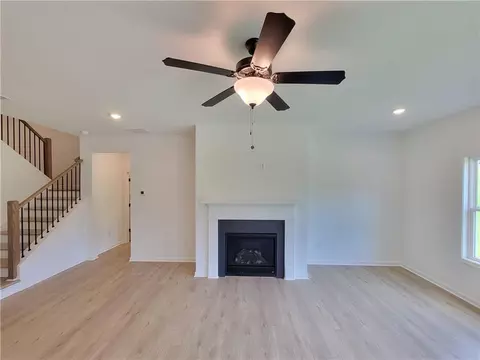Living - 389 Silverleaf Trl, Bethlehem, GA 30620 photo 2 of 4
