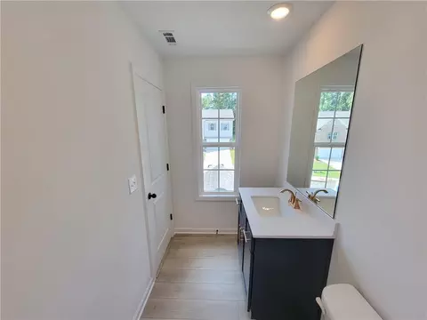 Bath - 389 Silverleaf Trl, Bethlehem, GA 30620 photo 9 of 11
