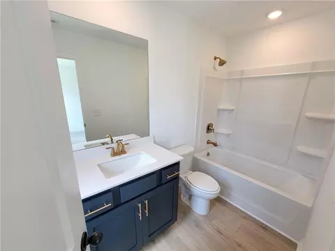Bath - 389 Silverleaf Trl, Bethlehem, GA 30620 photo 8 of 11