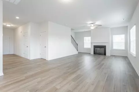 Living - 52 Willow Cir, Rock Spring, GA 30739 photo 3 of 10