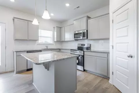 Kitchen - 52 Willow Cir, Rock Spring, GA 30739 photo 6 of 10