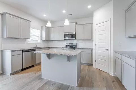 Kitchen - 52 Willow Cir, Rock Spring, GA 30739 photo 5 of 10