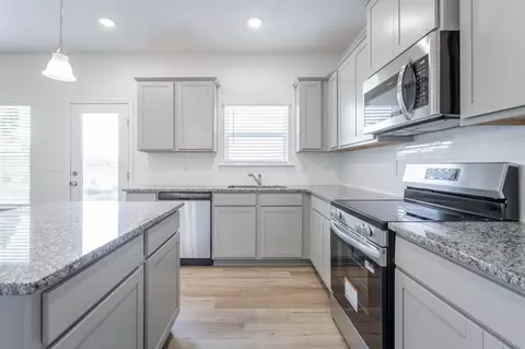 Kitchen - 52 Willow Cir, Rock Spring, GA 30739 photo 8 of 10