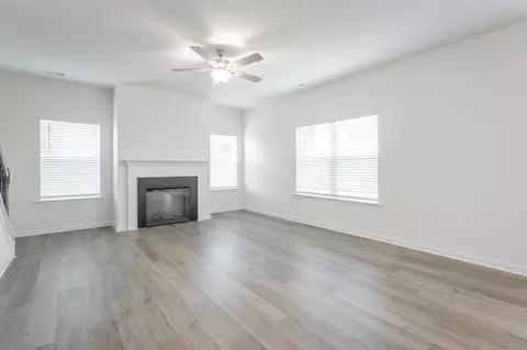 Living - 52 Willow Cir, Rock Spring, GA 30739 photo 6 of 10