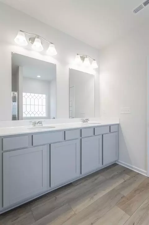 Bath - 52 Willow Cir, Rock Spring, GA 30739 photo 5 of 9
