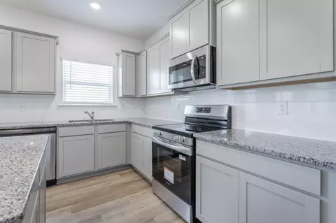 Kitchen - 52 Willow Cir, Rock Spring, GA 30739 photo 7 of 10