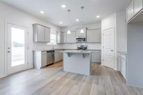 Kitchen - 52 Willow Cir, Rock Spring, GA 30739 photo 4 of 10